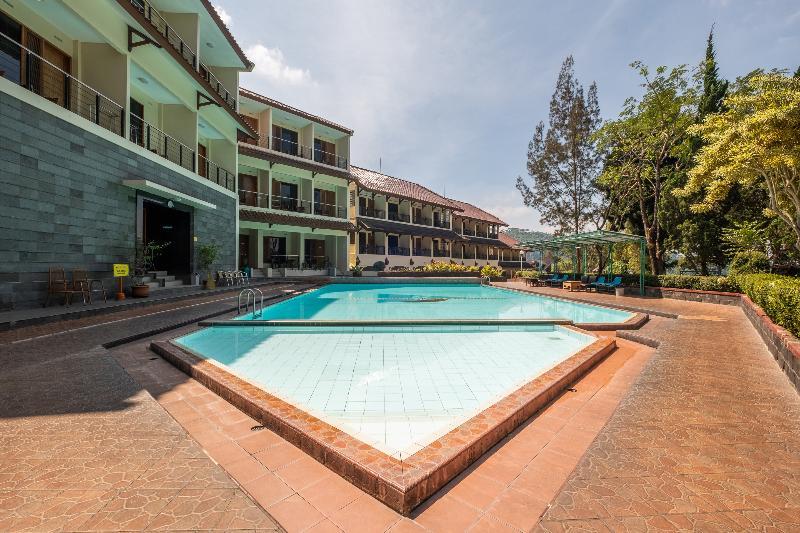 Capital O 1256 Sangga Buana Resort And Convention Hotel Чианджур Экстерьер фото