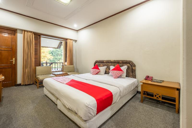 Capital O 1256 Sangga Buana Resort And Convention Hotel Чианджур Экстерьер фото